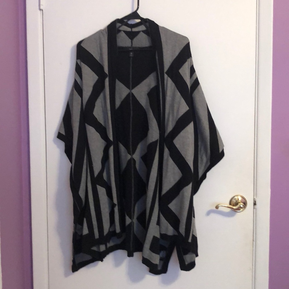 Stripped cardigan with short sleeves